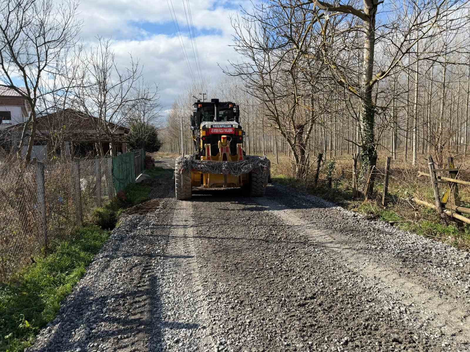 Ara yollarda bakım çalışmaları sürüyor
