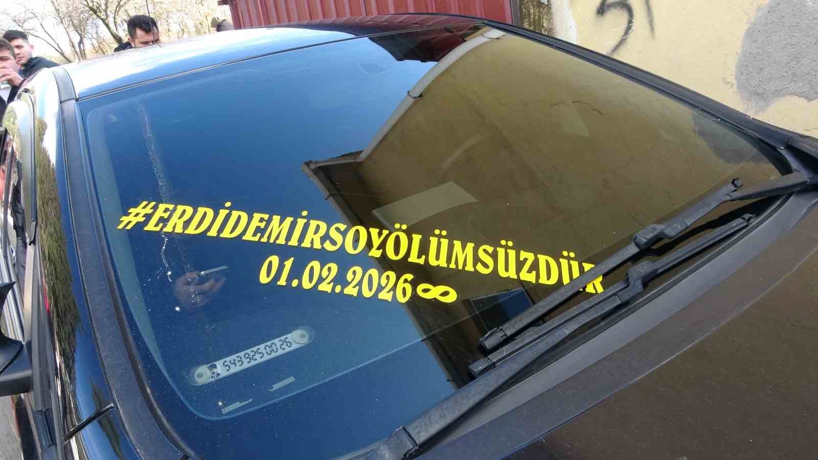 Araba almak için gittiği Antalya’da otobüs kazasında hayatını kaybeden Erdi Demirsoy toprağa verildi
