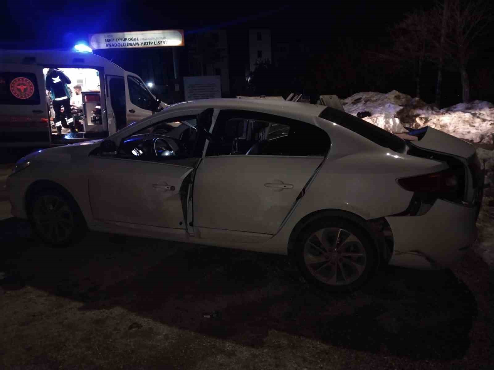 Araç içerisinde patlama: 3 yaralı
