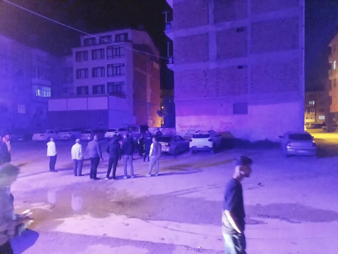 Araç içerisinde yanıcı madde alev aldı: 3 yaralı
