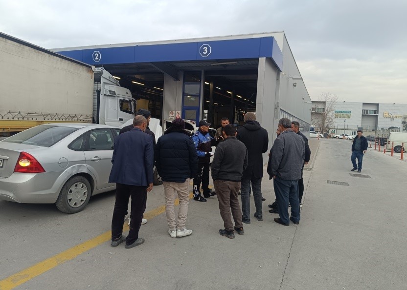 Araç muayene istasyonundaki vatandaşlar bilgilendirildi
