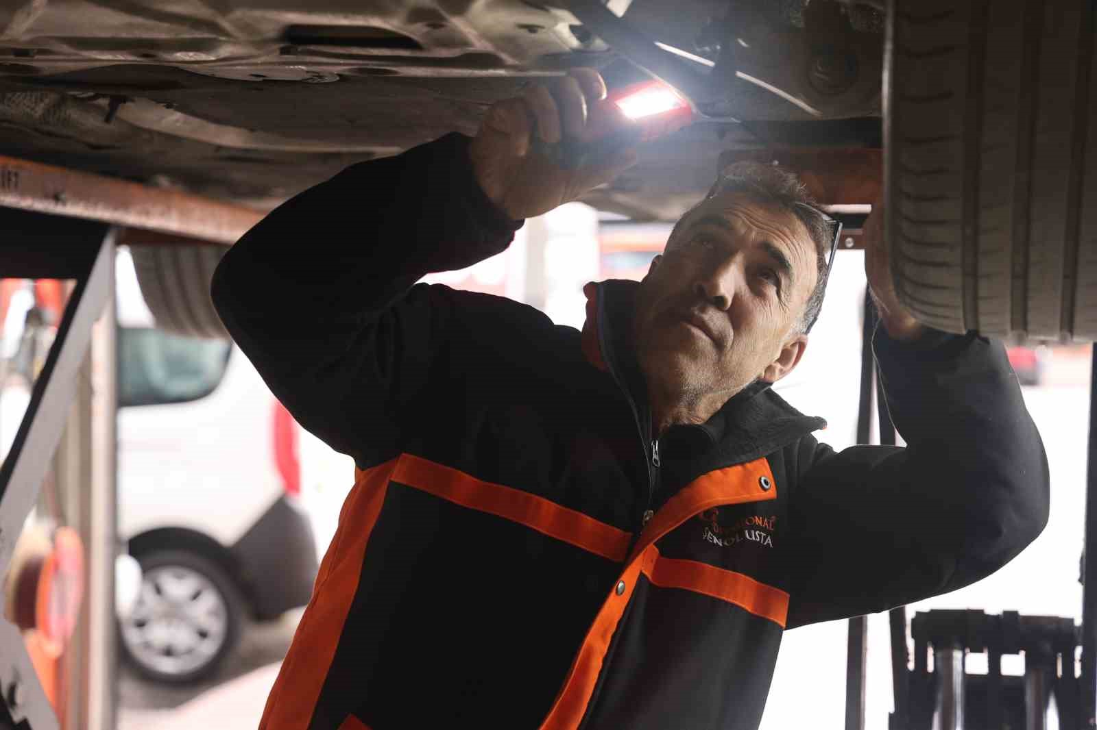 Araç sahiplerine kaza sonrası değer kaybı uyarısı: "Telefonla arayanlara itimat etmeyin"
Araç sahiplerine kaza sonrası değer kaybı uyarısı: "Telefonla arayanlara itimat etmeyin"