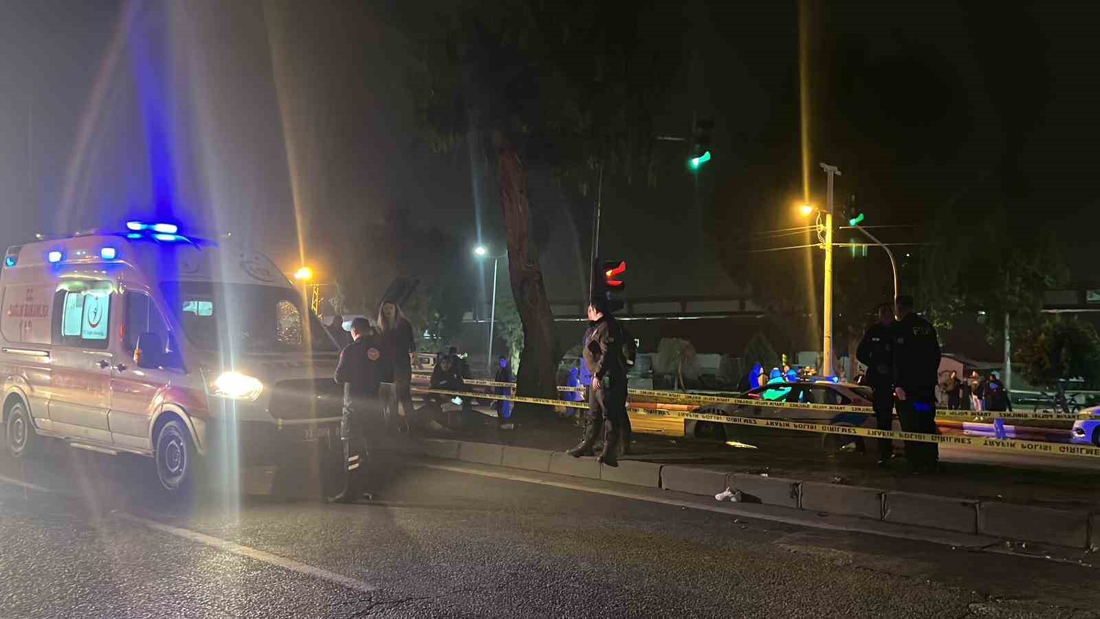 Araç yaya geçidinden geçmek isteyen vatandaşlara çarptı: 3 ölü, 3 yaralı
