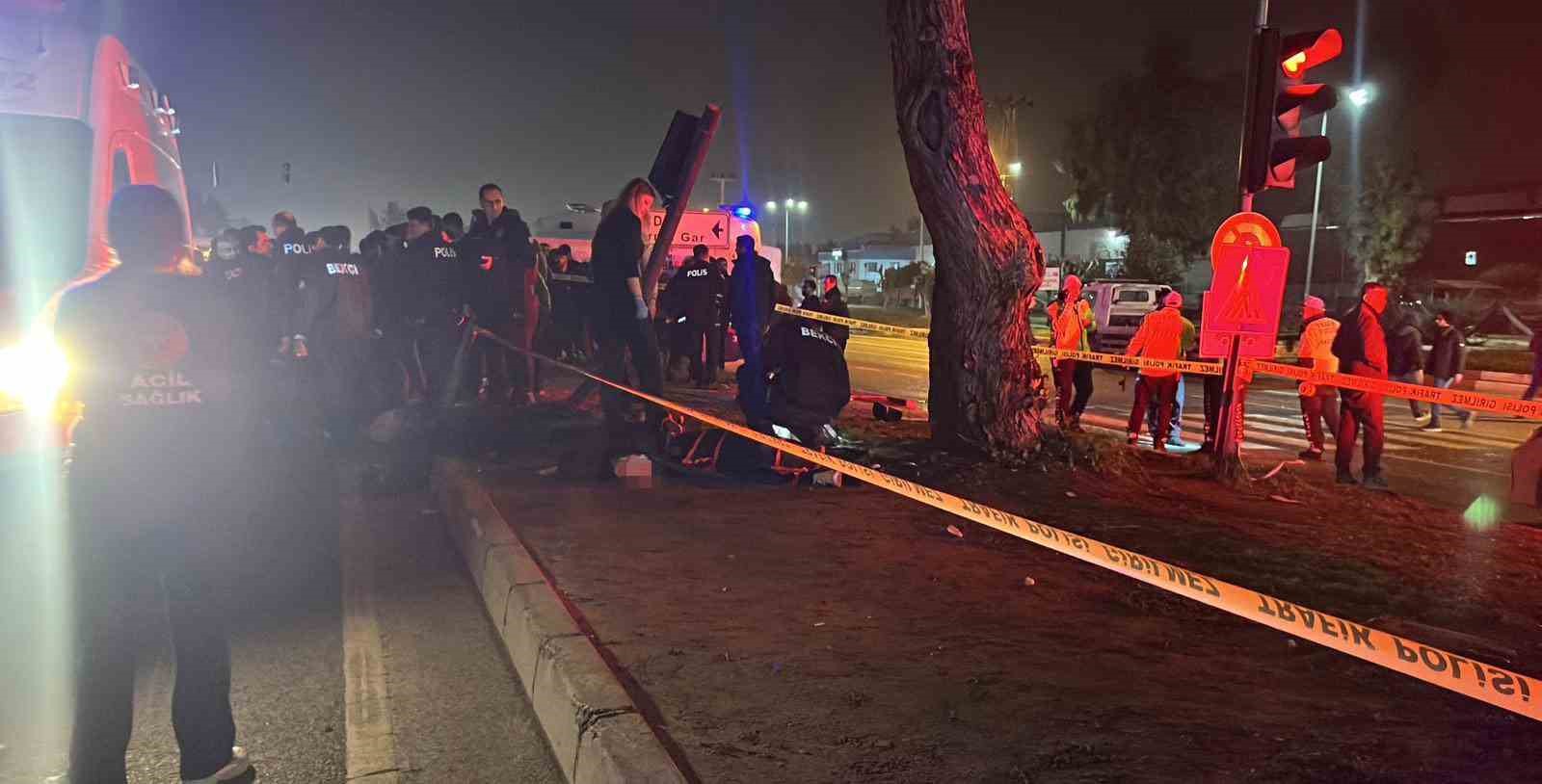 Araç yaya geçidinden geçmek isteyen vatandaşlara çarptı: 3 ölü, 3 yaralı
