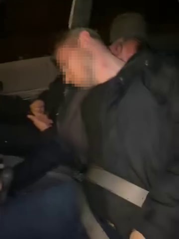 Aracına çarpan 3 kişiyi kendinden geçmiş halde gördü, o anları kayda aldı
