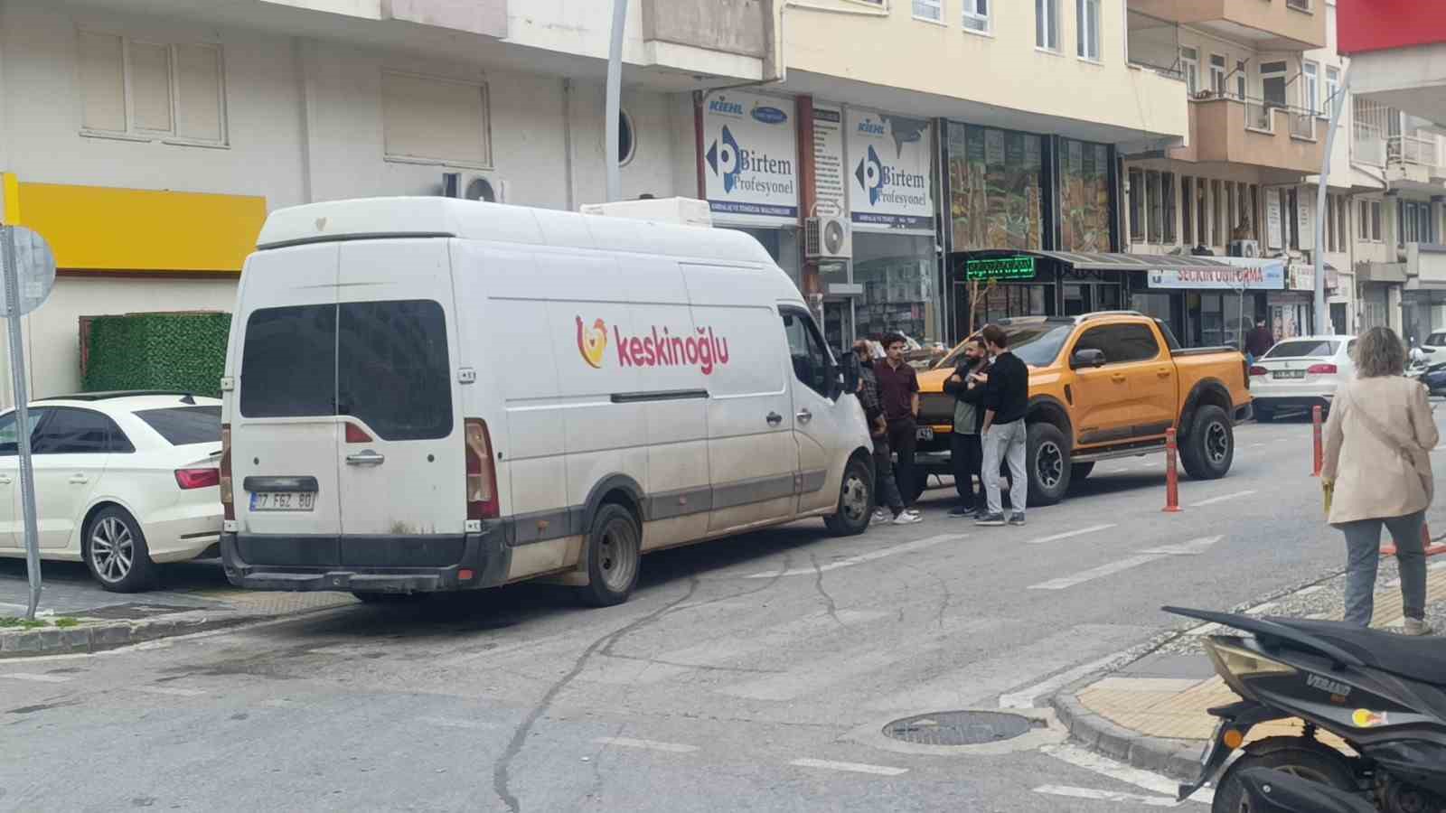 Aracına çarpan kamyonet için polis çağırdı hatalı parktan ceza yedi
