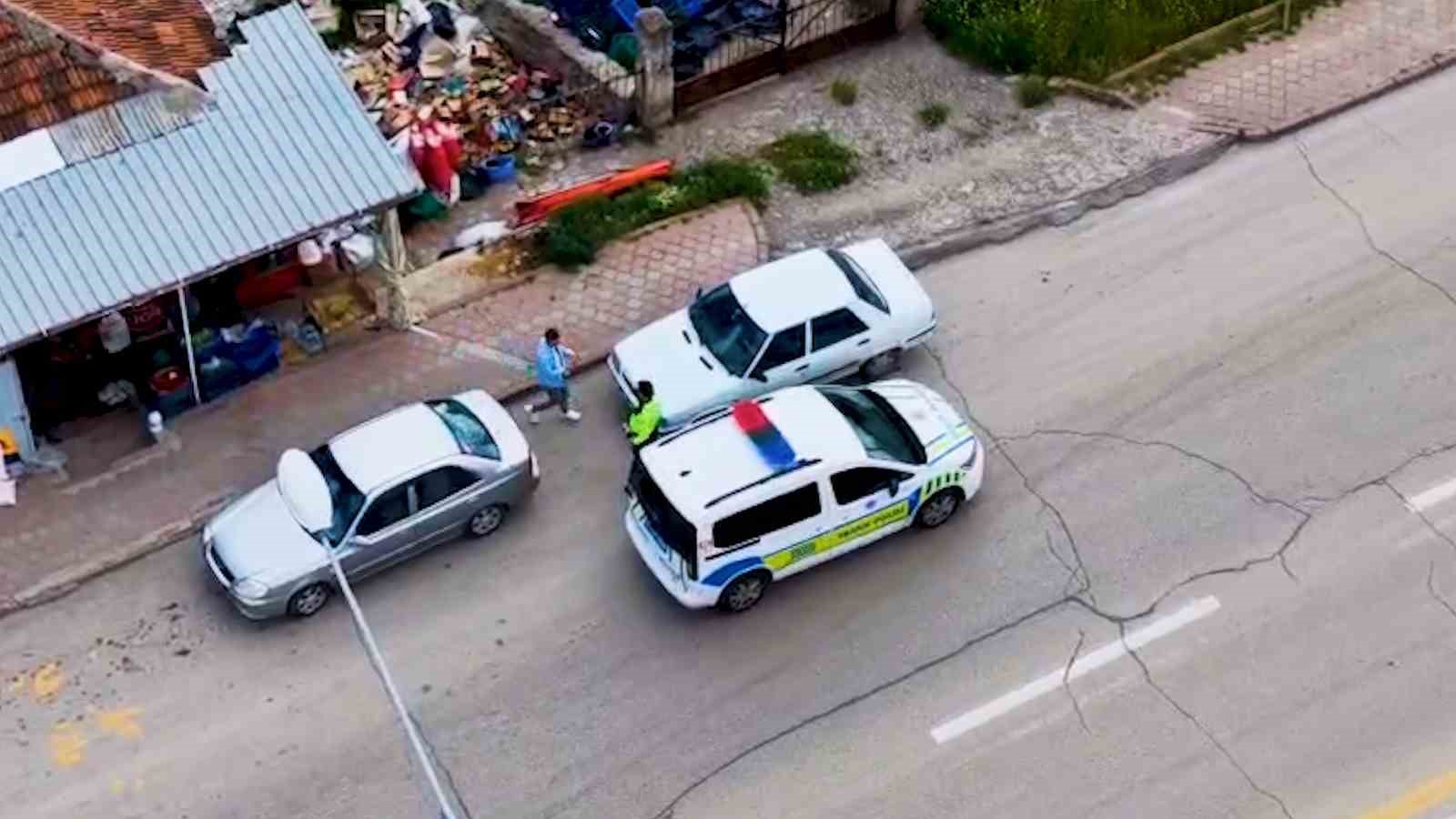 Aracını park edip uzaklaştı, dönüşte polisi karşısında buldu: Sürücüye ve araç sahibine 40’ar bin lira ceza
