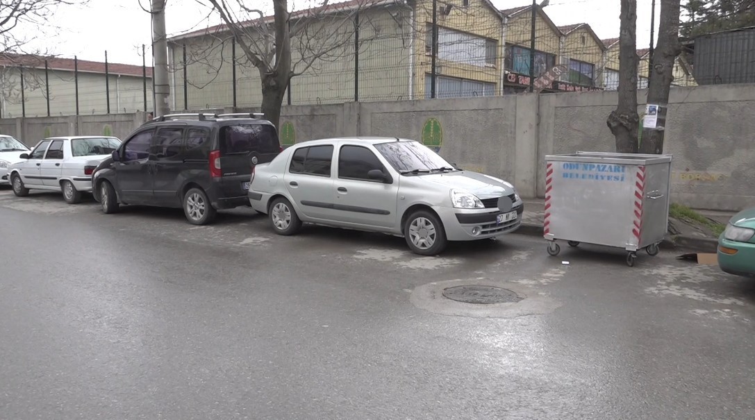 Aracını park ettiği sokağı unuttu, polise ’Otomobilim çalındı’ ihbarı yaptı
Aracını park ettiği sokağı unuttu, polise ’Otomobilim çalındı’ ihbarı yaptı
