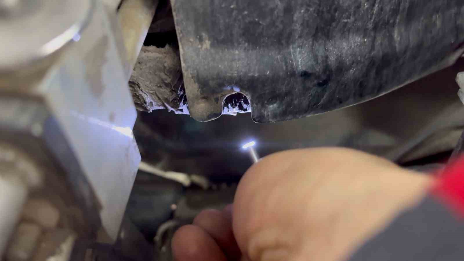 Aracını satmak isterken podyenin farklı bir araca ait olduğunu öğrendi
