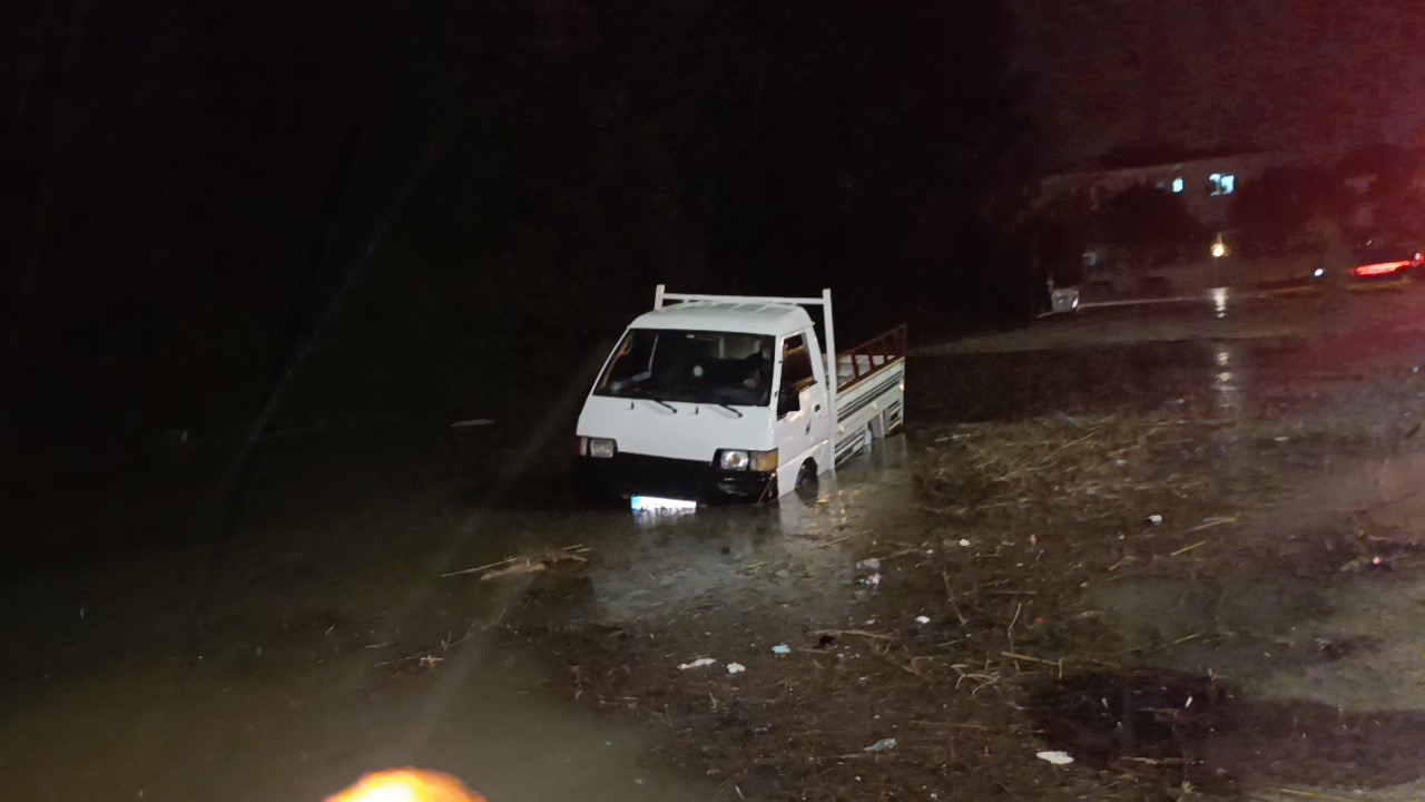 Araçta mahsur kalma ihbarına giden itfaiye teşekkür yerine sitemle karşılaştı
