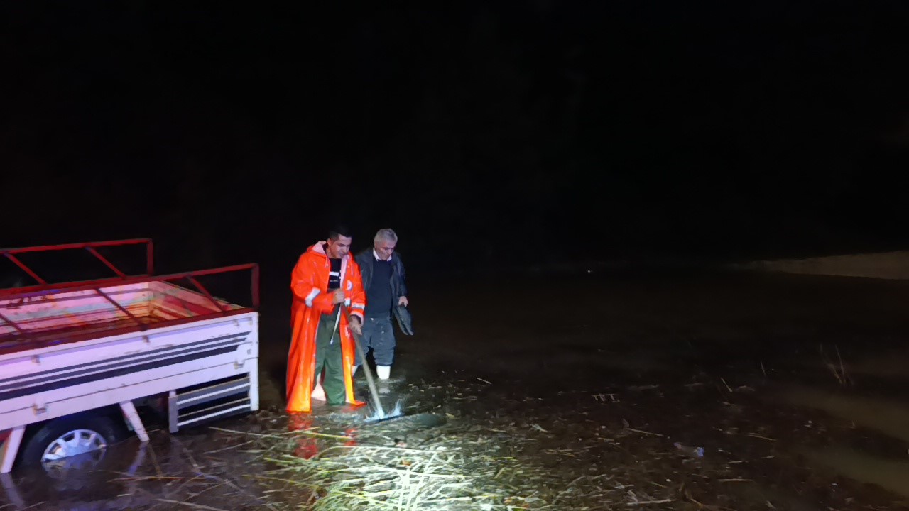 Araçta mahsur kalma ihbarına giden itfaiye teşekkür yerine sitemle karşılaştı

