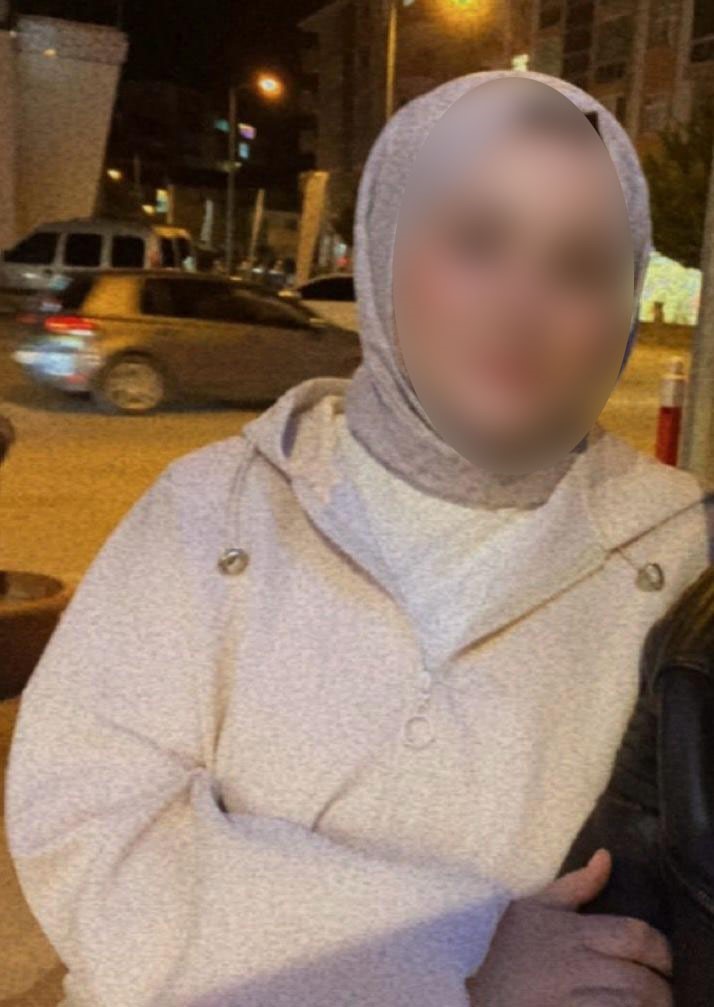 Araçta ölü bulunmuştu, 2 yıl sonra eşini "kasten öldürme" suçlamasıyla hakim karşısına çıktı
