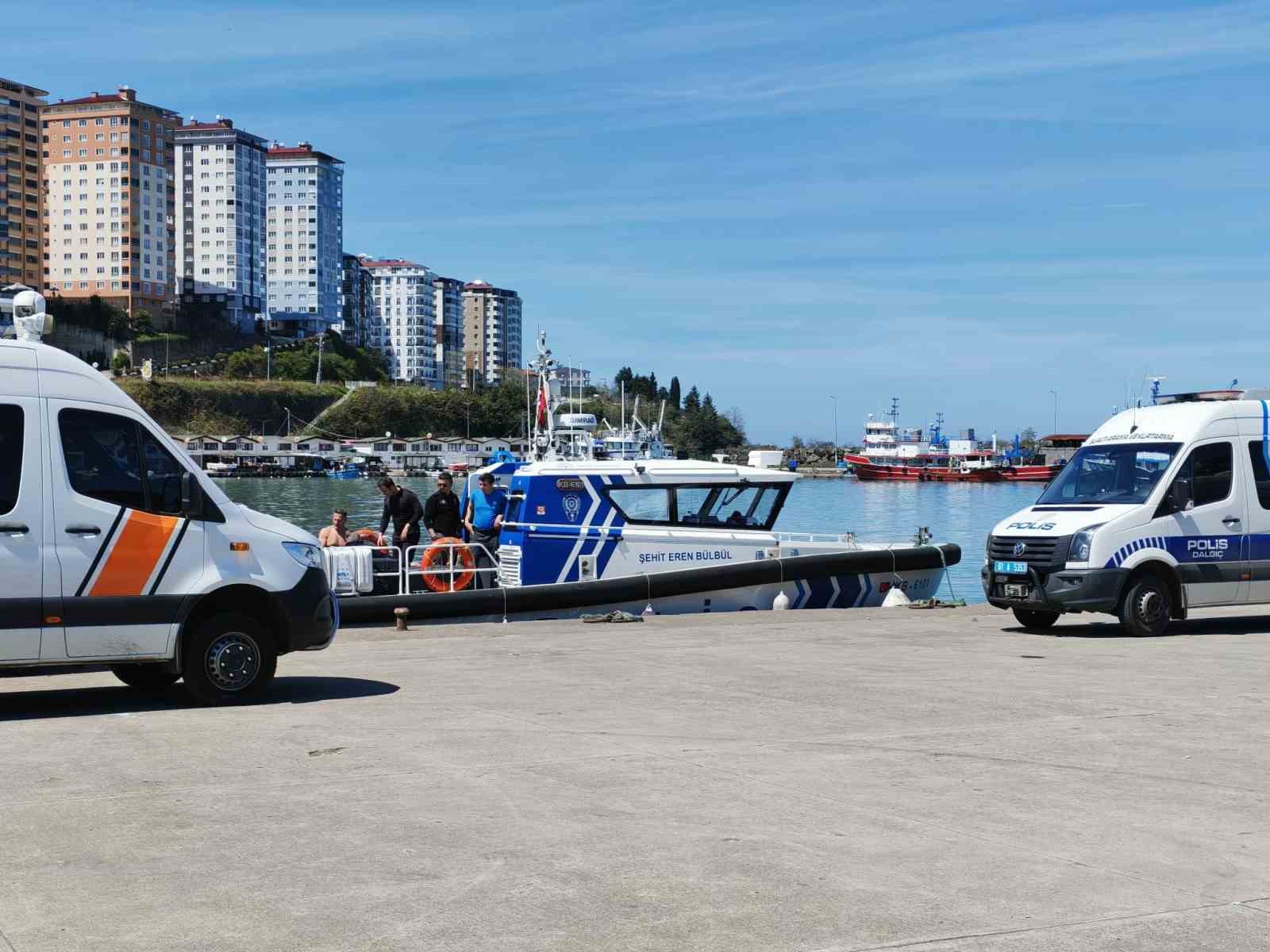 Araklı’da kayıp genç için denizde arama çalışmaları yoğunlaştırıldı
