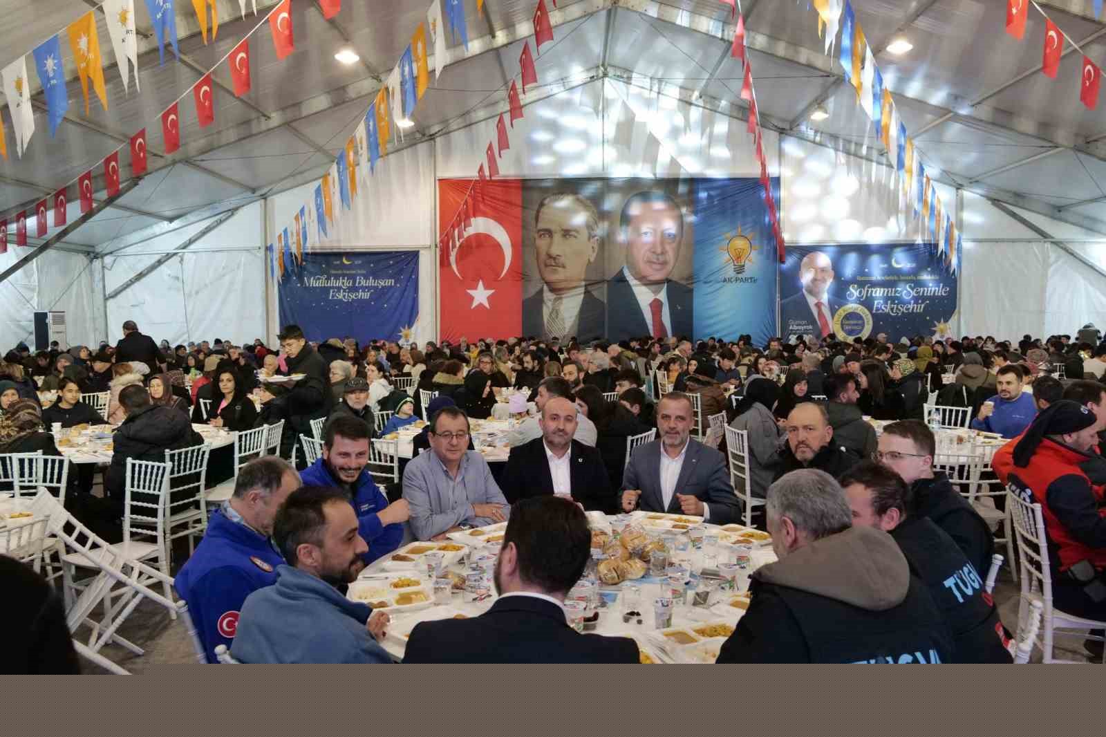 Arama kurtarma ekipleri iftar çadırında ağırlandı
