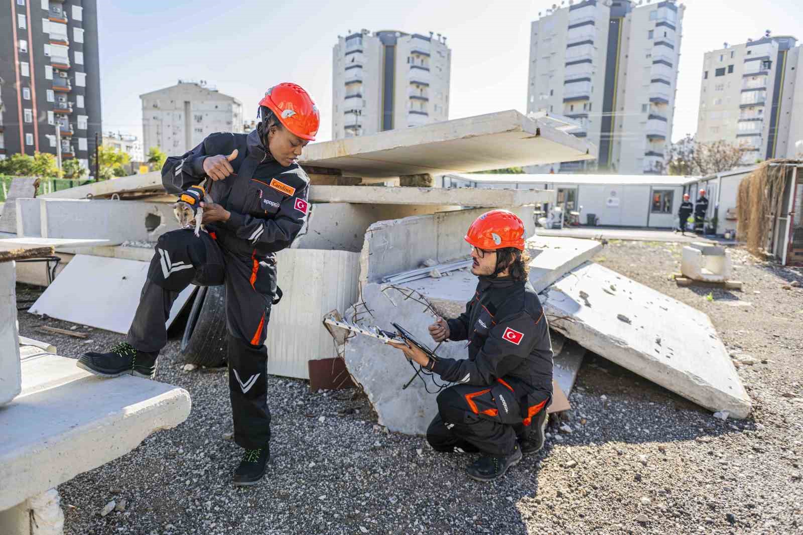 Arama kurtarmada yeni dönem: Enkaz altında kalanları kahraman fareler kurtaracak
Arama kurtarmada yeni dönem: Enkaz altında kalanları kahraman fareler kurtaracak