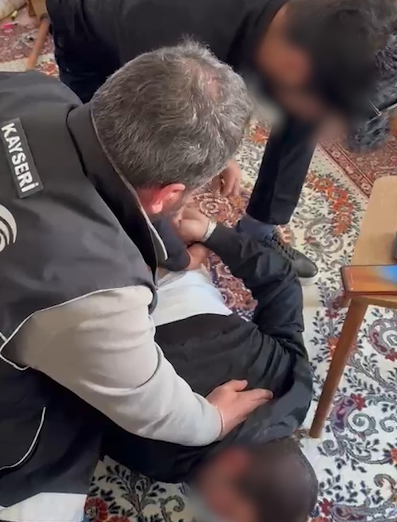 Aranan uyuşturucu taciri yakalandı
