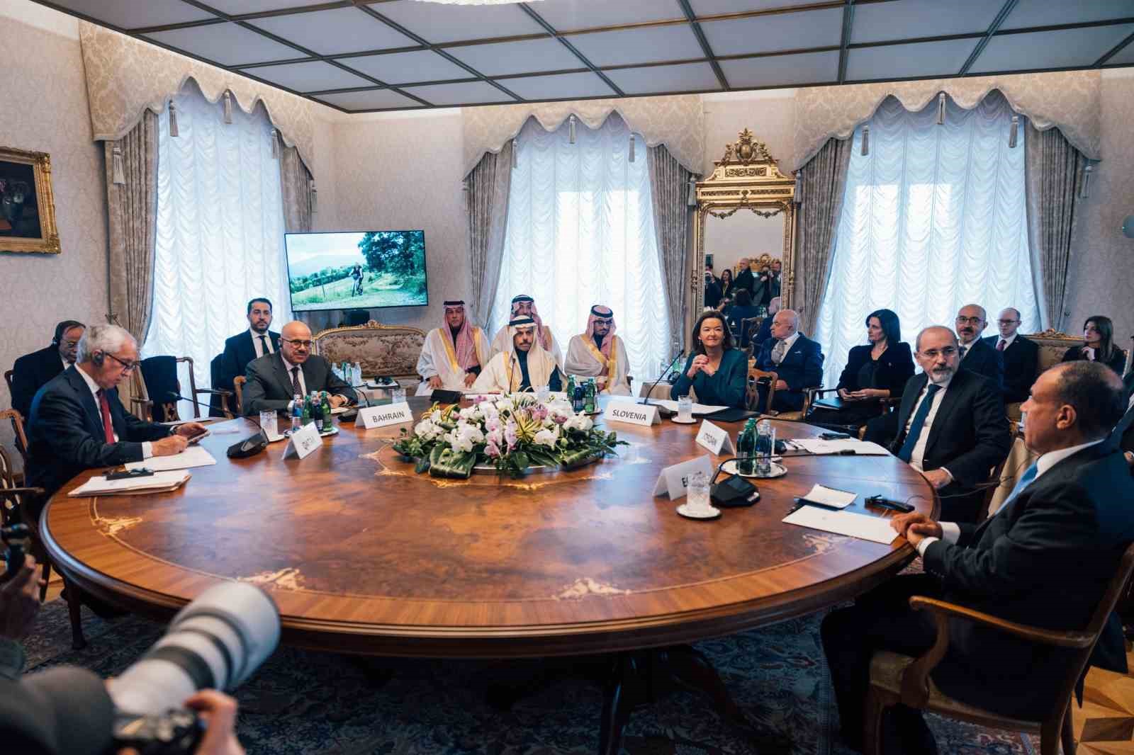 Arap-İslam Bakanlar Komitesi, Slovenya Dışişleri Bakanı ile görüştü
