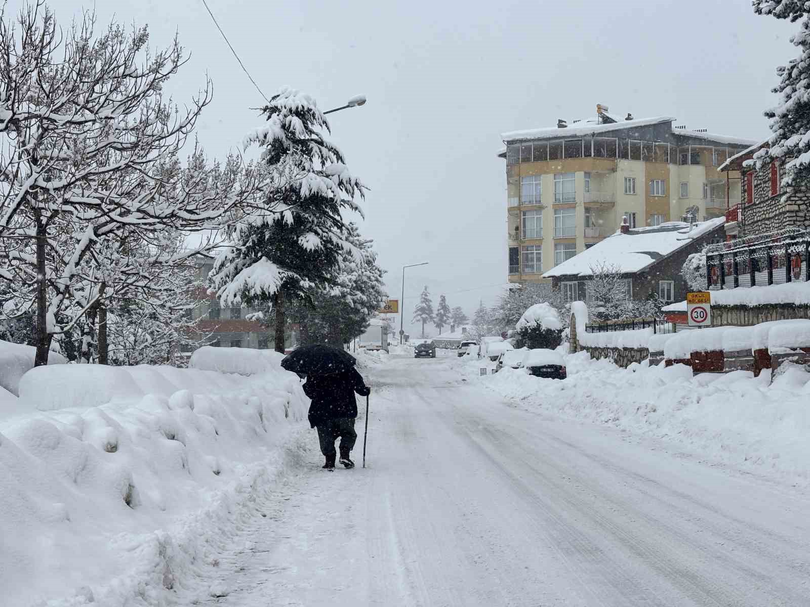 Arapgir beyaza büründü
