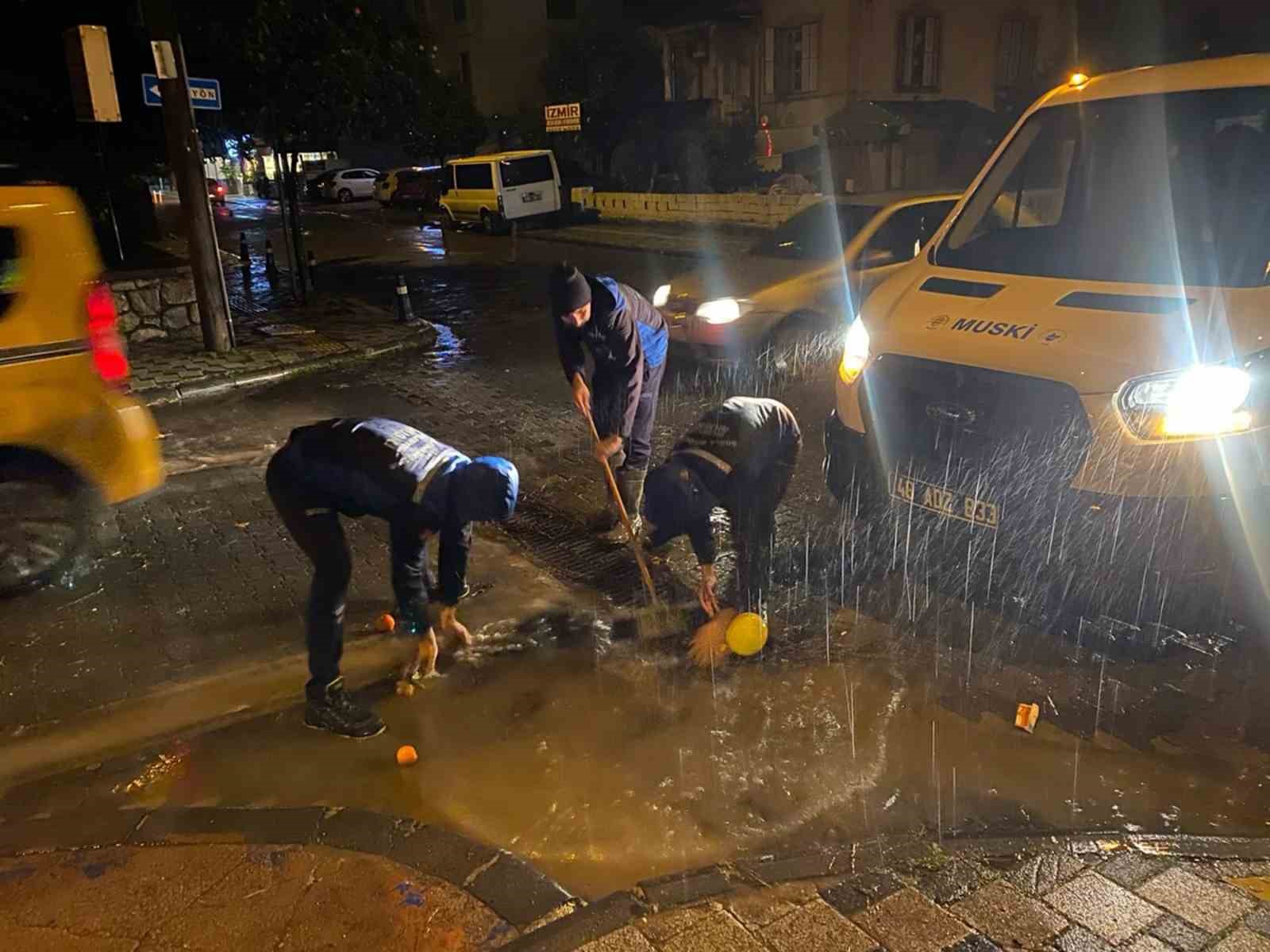 Aras çifti sabaha kadar yağmur mesaisi yaptı
