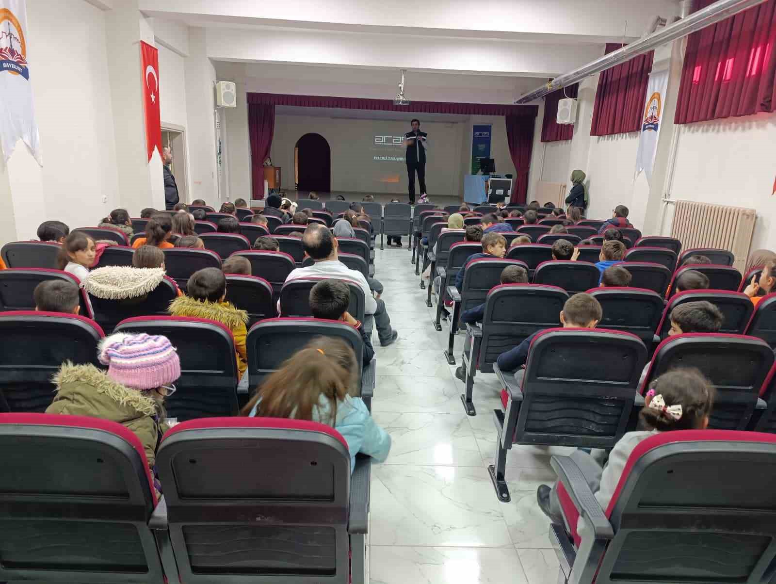 Aras EDAŞ, Enerji Verimliliği Haftası’nda öğrencilerle buluştu
Aras EDAŞ, Enerji Verimliliği Haftası’nda öğrencilerle buluştu