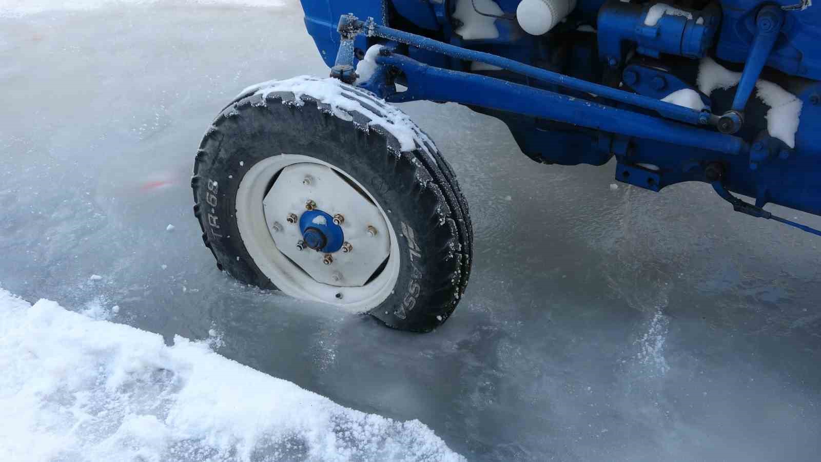 Ardahan dondu; Göle eksi 39,7’yi gördü
Ardahan dondu; Göle eksi 39,7’yi gördü