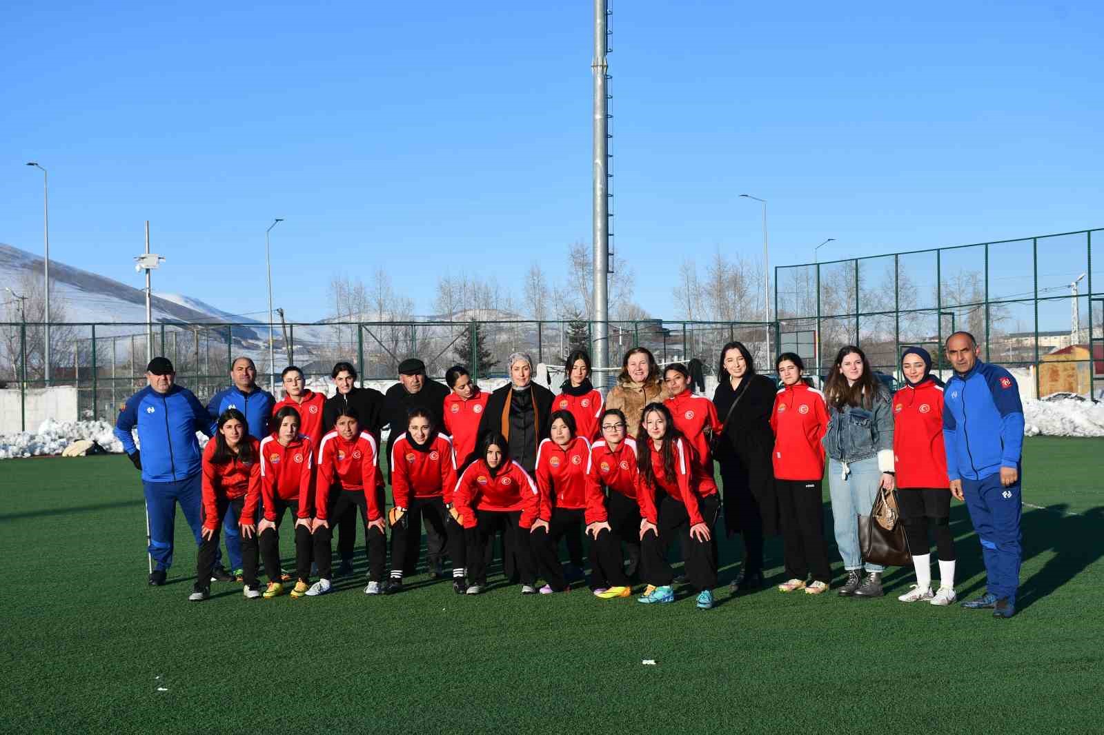 Ardahan Kura Kadın Futbol Takım’ının yeni başkanı Songül Çelik oldu
