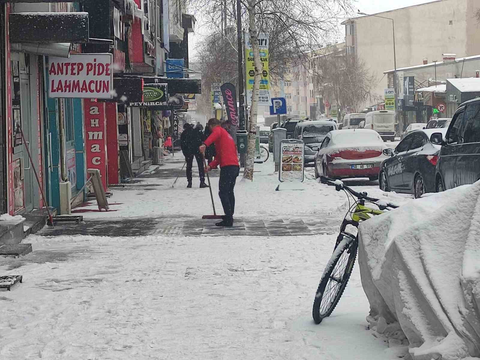 Ardahan yeniden beyaza büründü
