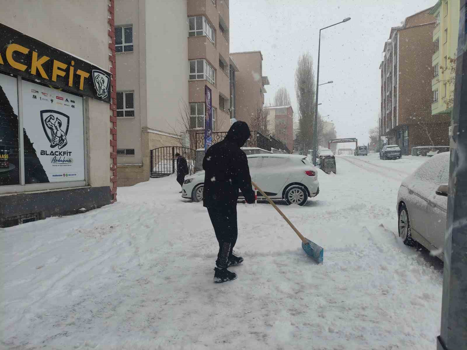 Ardahan yeniden beyaza büründü
