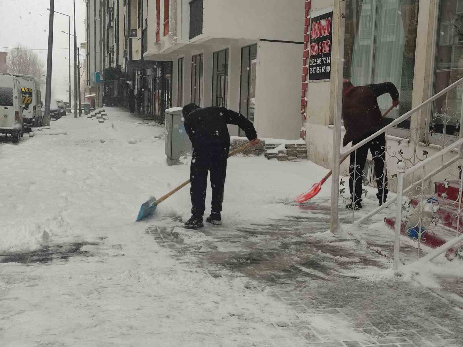 Ardahan yeniden beyaza büründü
