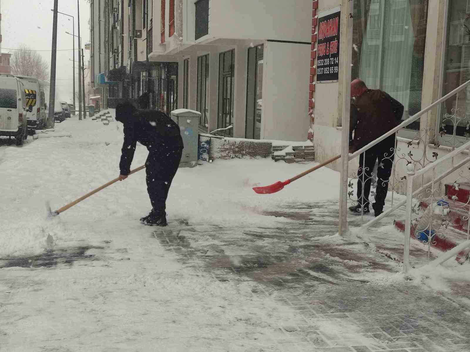 Ardahan yeniden beyaza büründü
