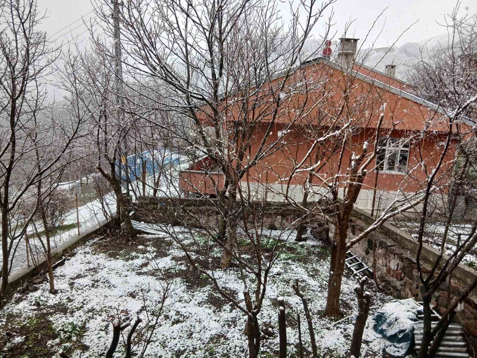 Ardahan yine karla kaplandı
