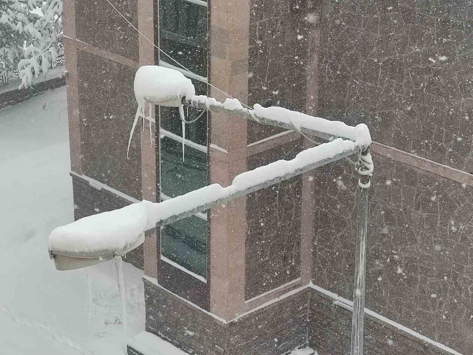 Ardahan’da 132 köy yolu ulaşıma kapandı
