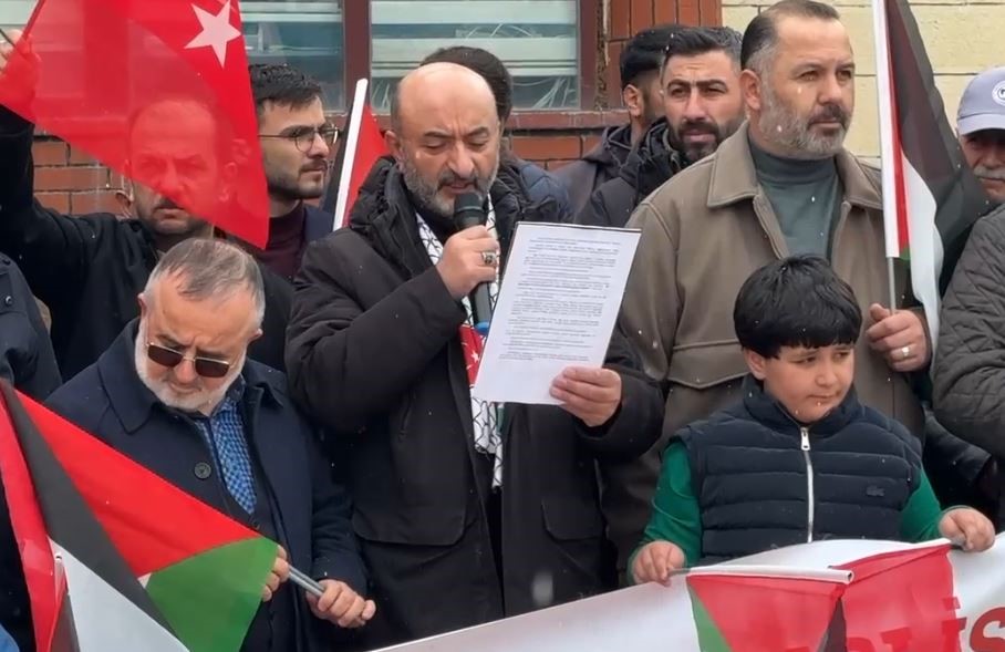 Ardahan’da İsrail’in Filistinli esirleri hedef alan "idam yasası" protesto edildi
Ardahan’da İsrail’in Filistinli esirleri hedef alan "idam yasası" protesto edildi