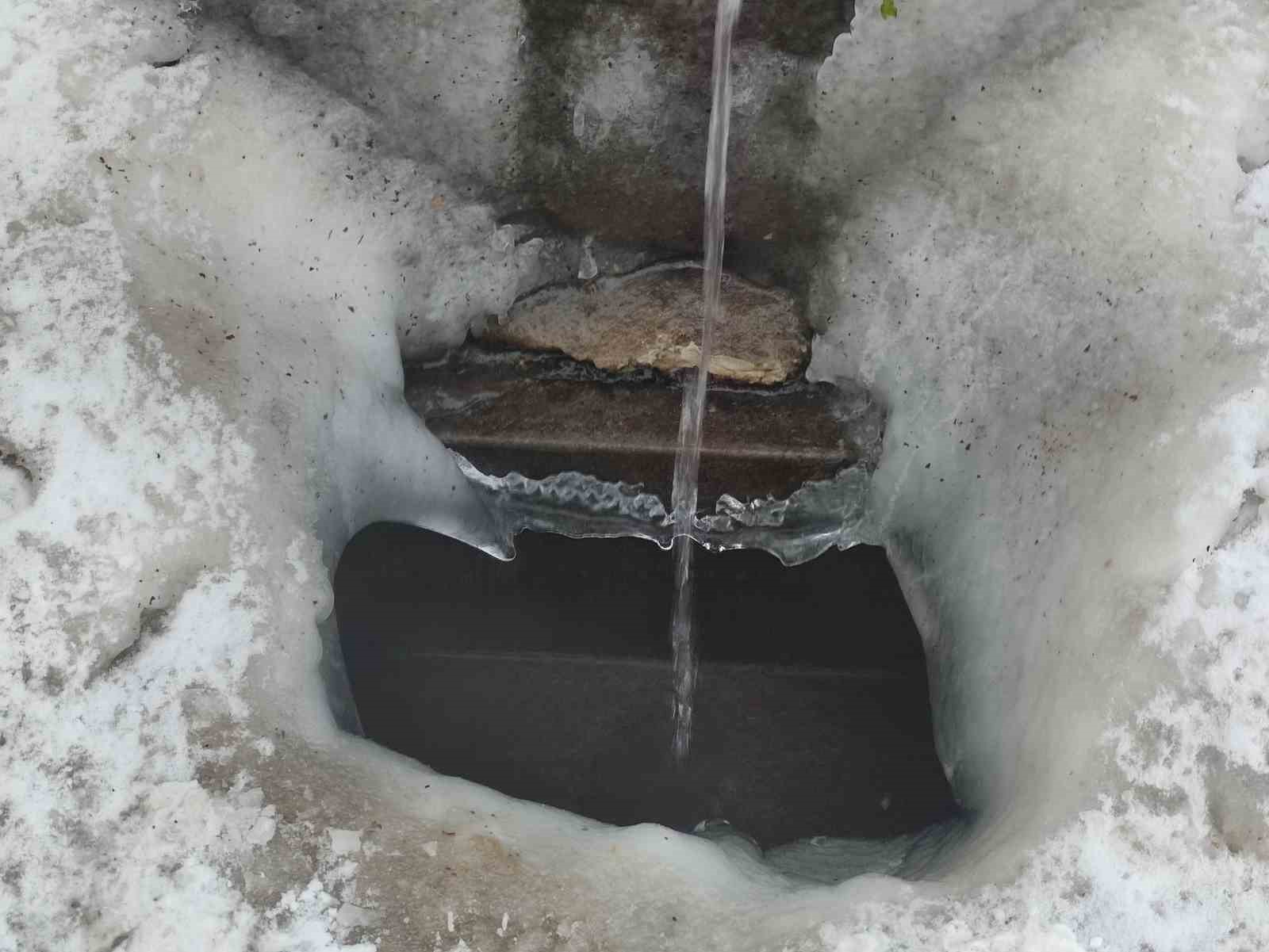 Ardahan’da kar yerini soğuk havaya bıraktı
