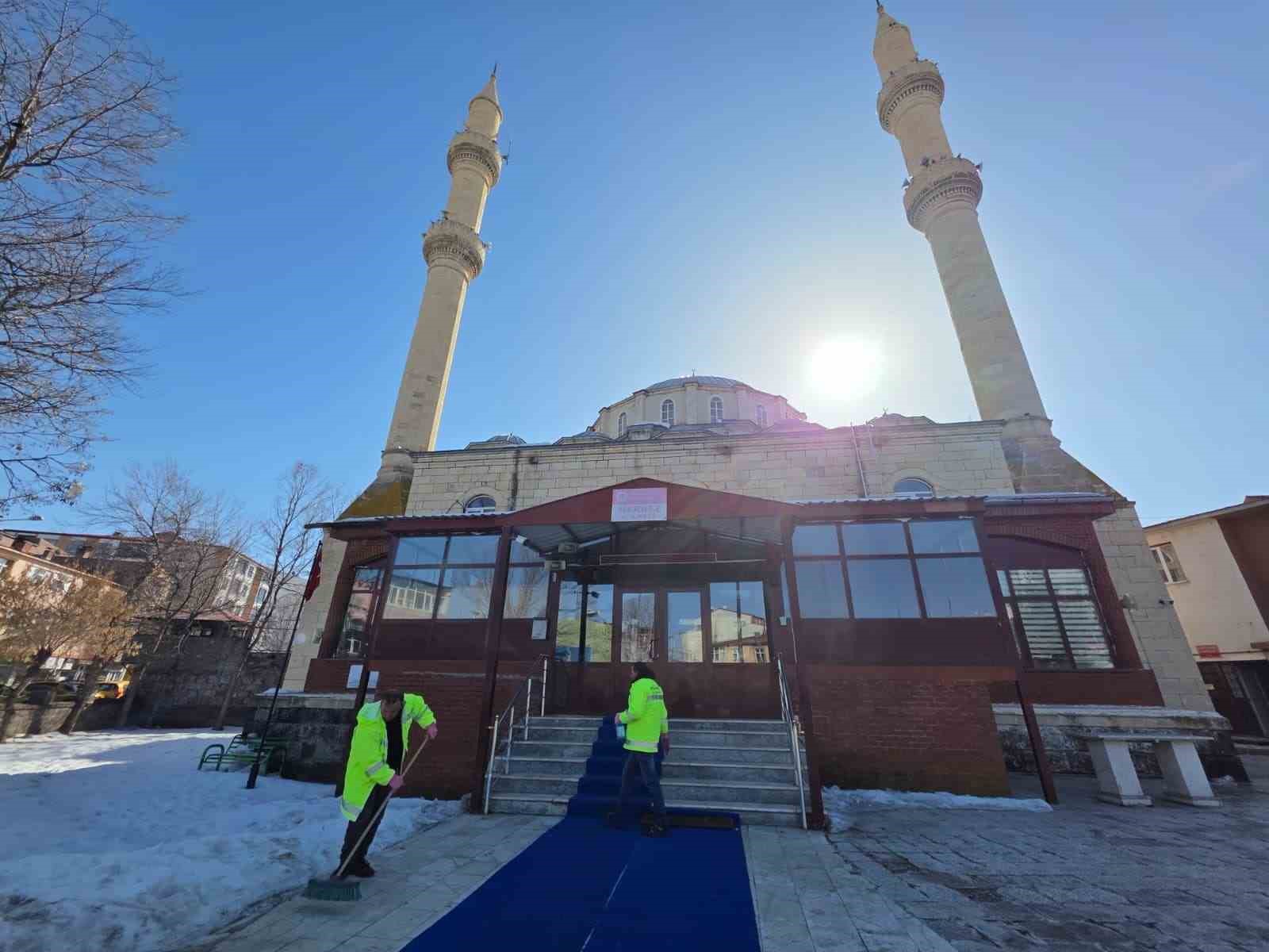 Ardahan’da Ramazan öncesi camilerde temizlik
