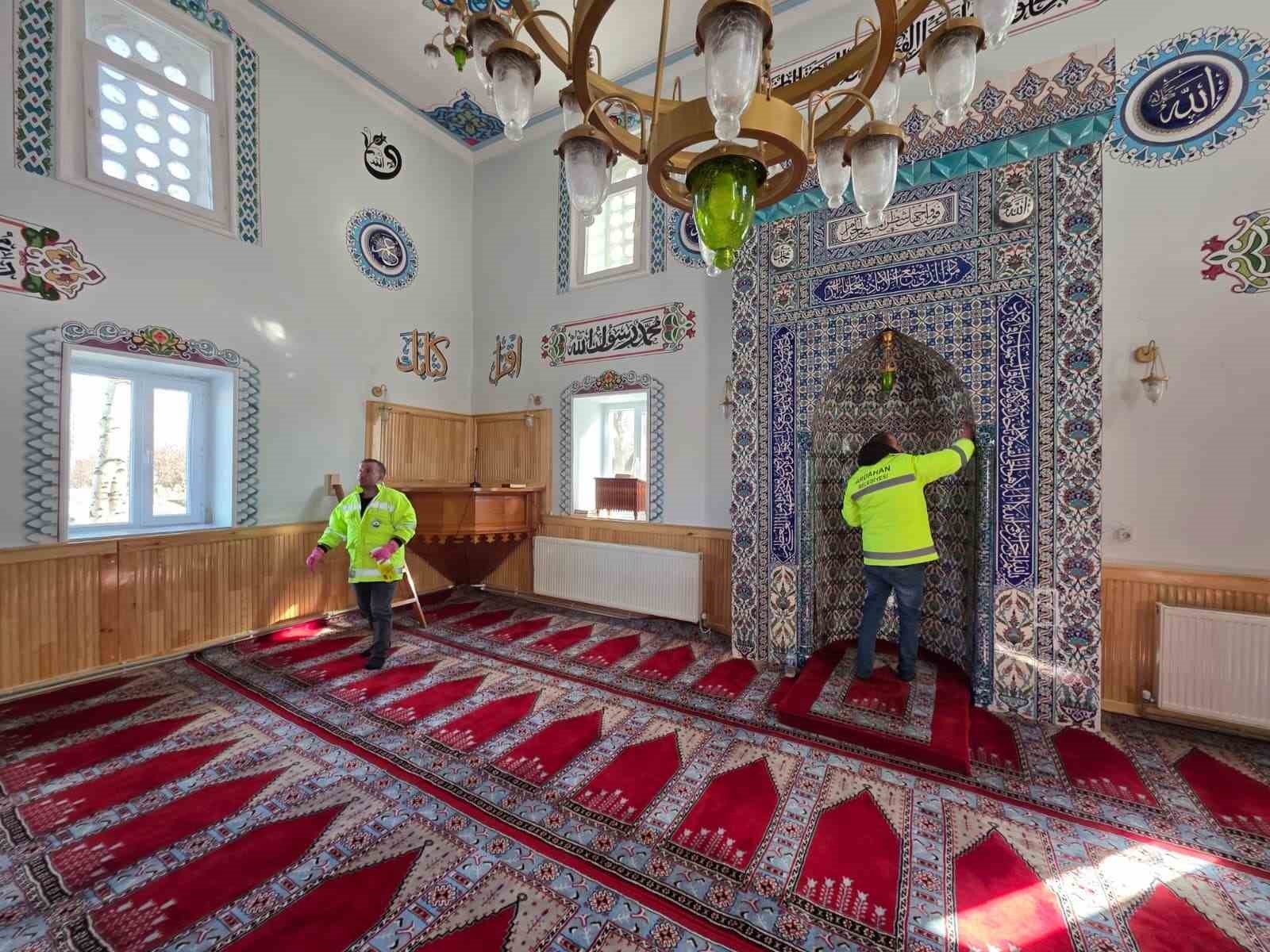 Ardahan’da Ramazan öncesi camilerde temizlik
