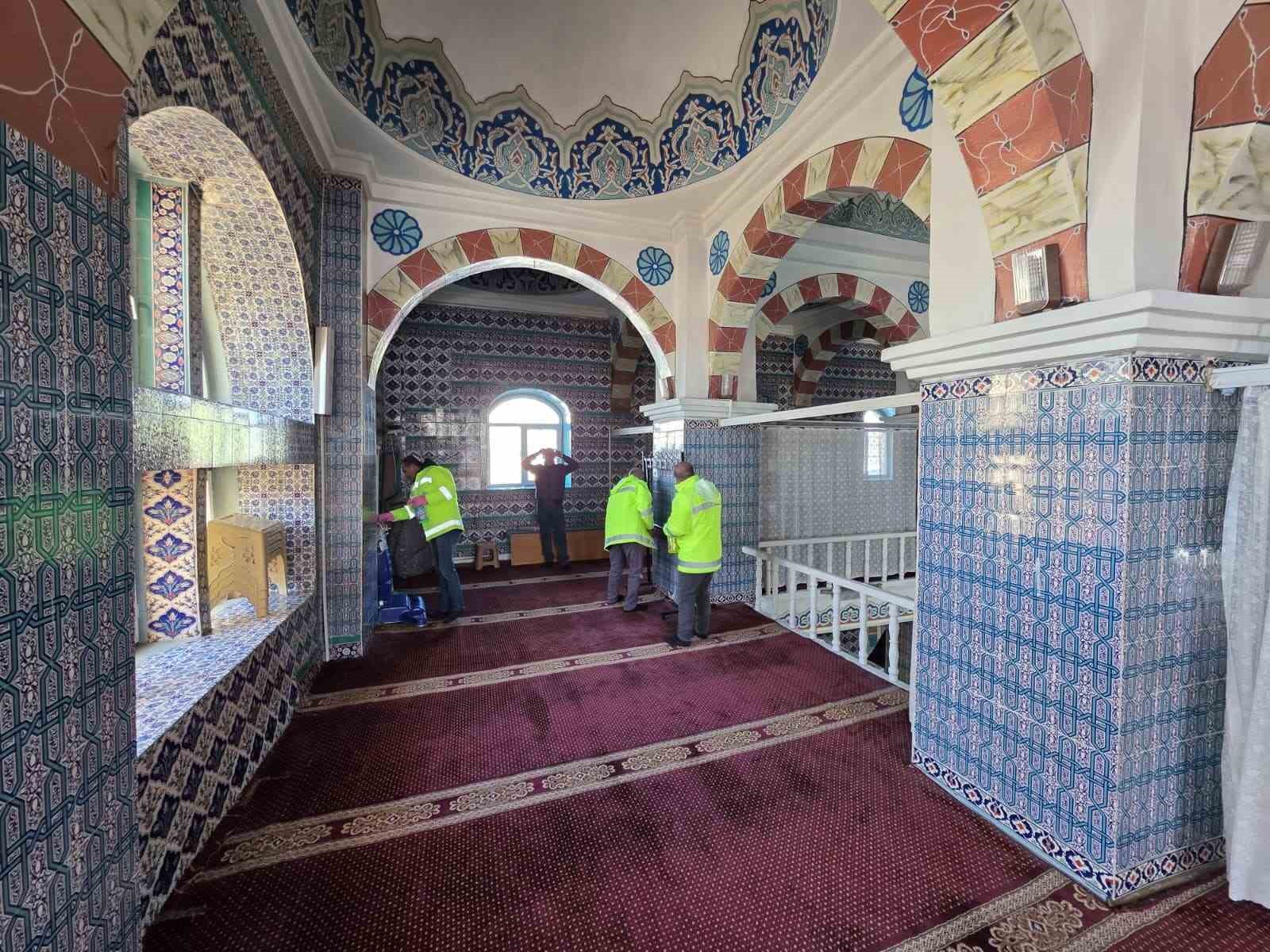 Ardahan’da Ramazan öncesi camilerde temizlik
