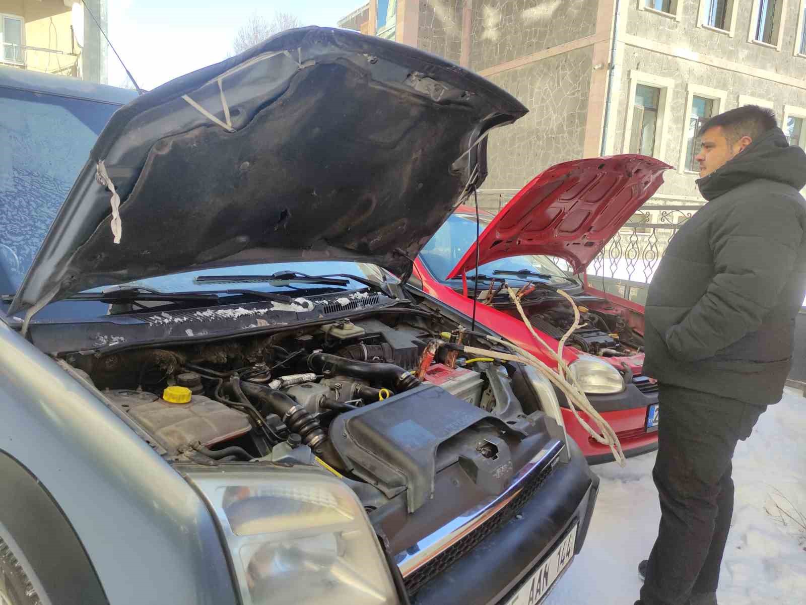 Ardahan’da Sibirya soğukları başladı, Göle eksi 36’yı gördü
