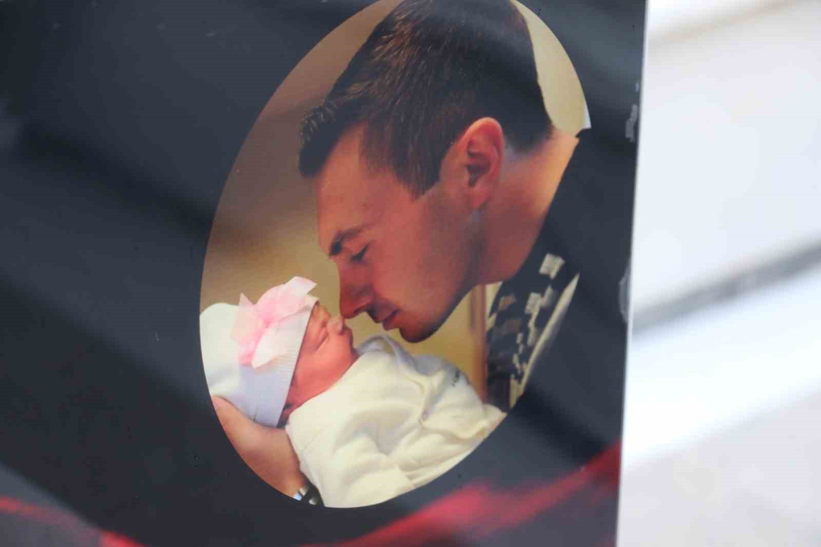 Arefe gününde Cebeci Askeri Şehitliği’ni ziyaret eden aileler şehitlerin kabirleri başında dua etti
