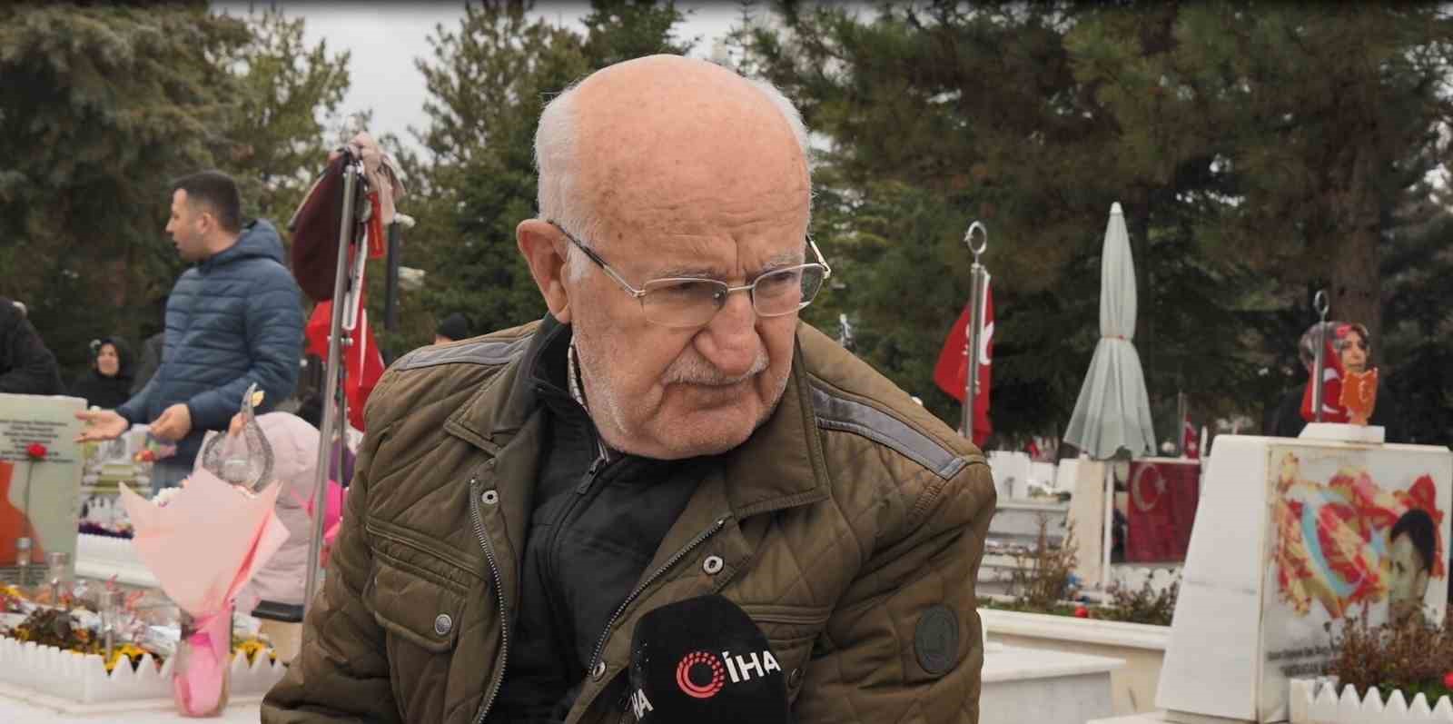 Arefe gününde Cebeci Askeri Şehitliği’ni ziyaret eden aileler şehitlerin kabirleri başında dua etti
