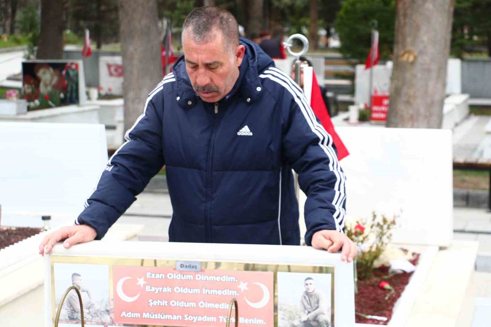 Arefe gününde Cebeci Askeri Şehitliği’ni ziyaret eden aileler şehitlerin kabirleri başında dua etti
