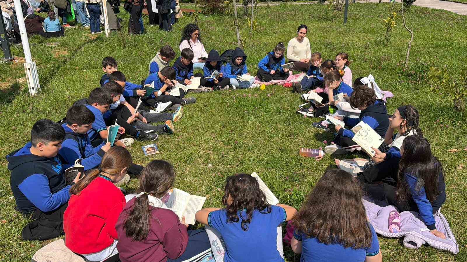 Arhavi’de "Kitap Yolu" yürüyüşü
