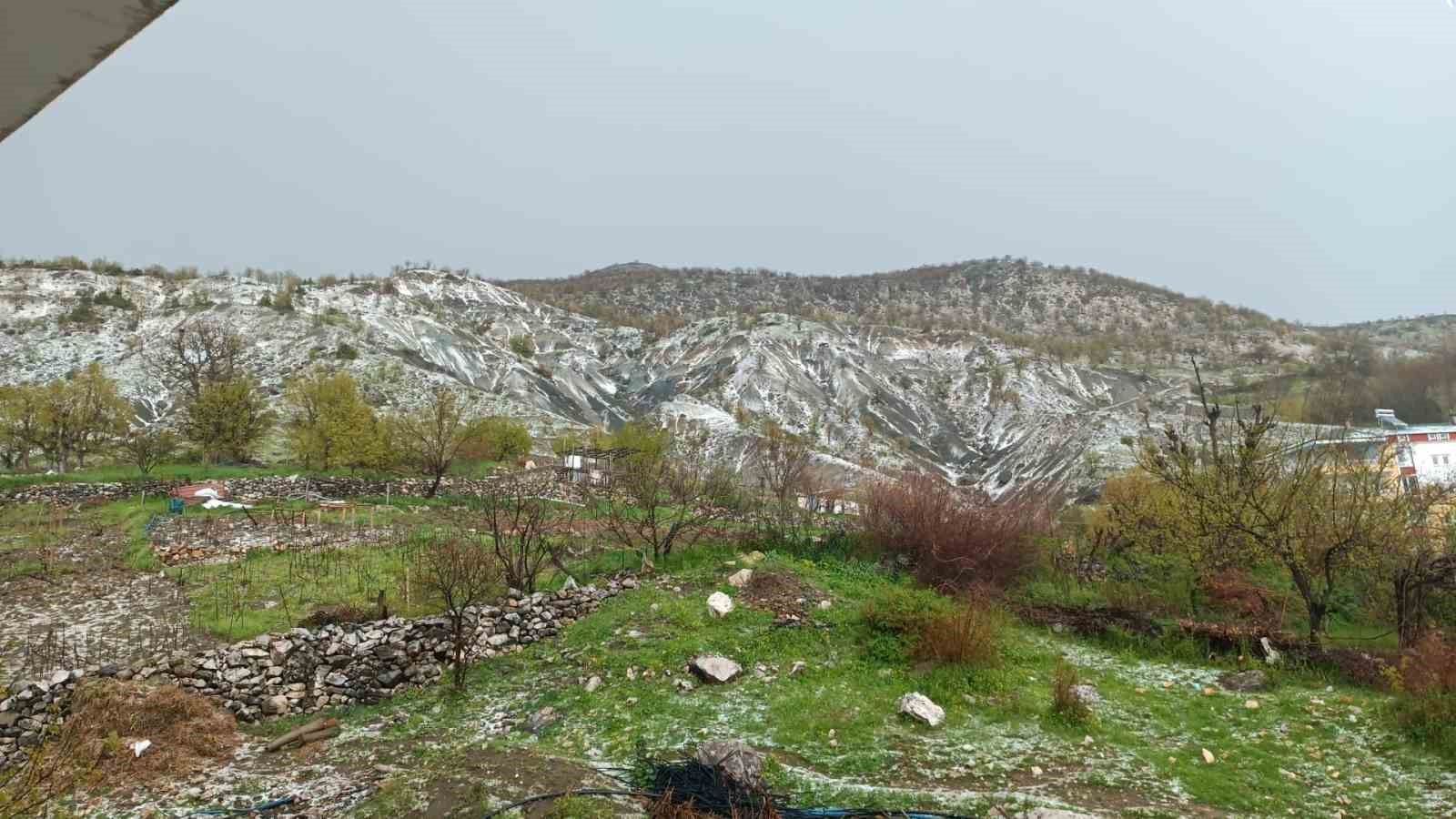 Arıcak’ta sağanak ve dolu etkili oldu
