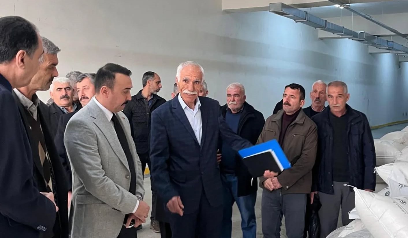 Arıcılara arı besleme şekeri dağıtıldı
