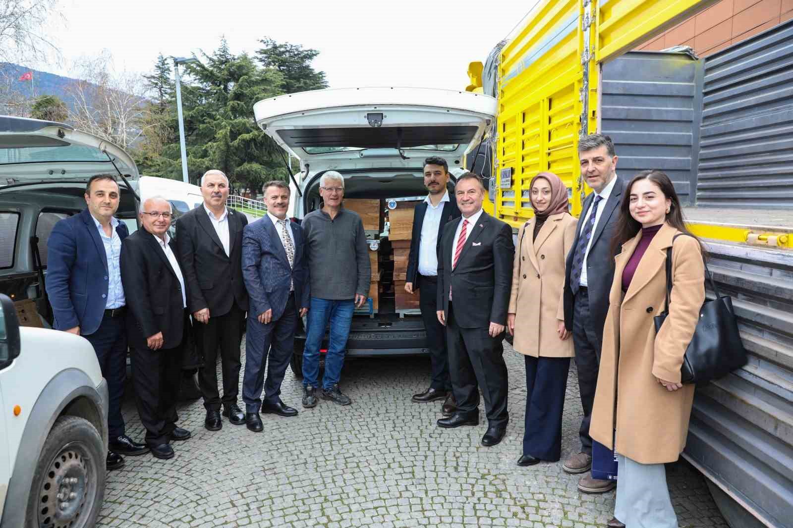 Arıcılık Bursa’da büyükşehir ile canlandı
Arıcılık Bursa’da büyükşehir ile canlandı