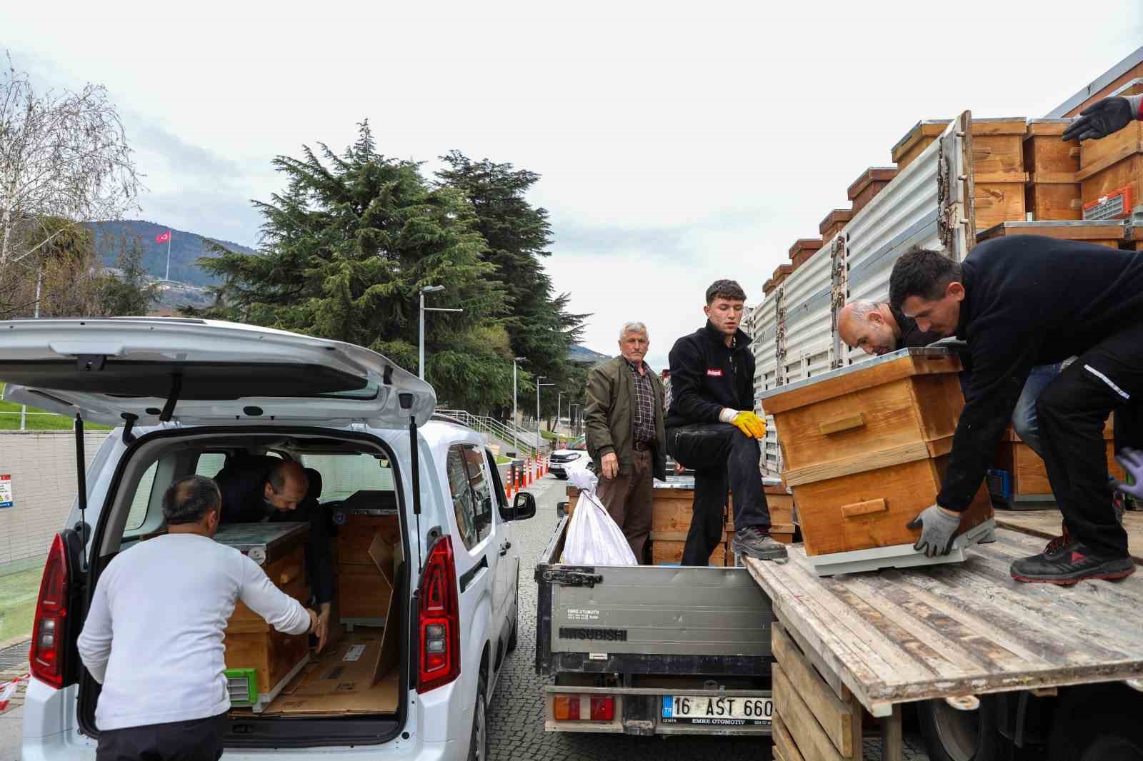 Arıcılık Bursa’da büyükşehir ile canlandı
Arıcılık Bursa’da büyükşehir ile canlandı