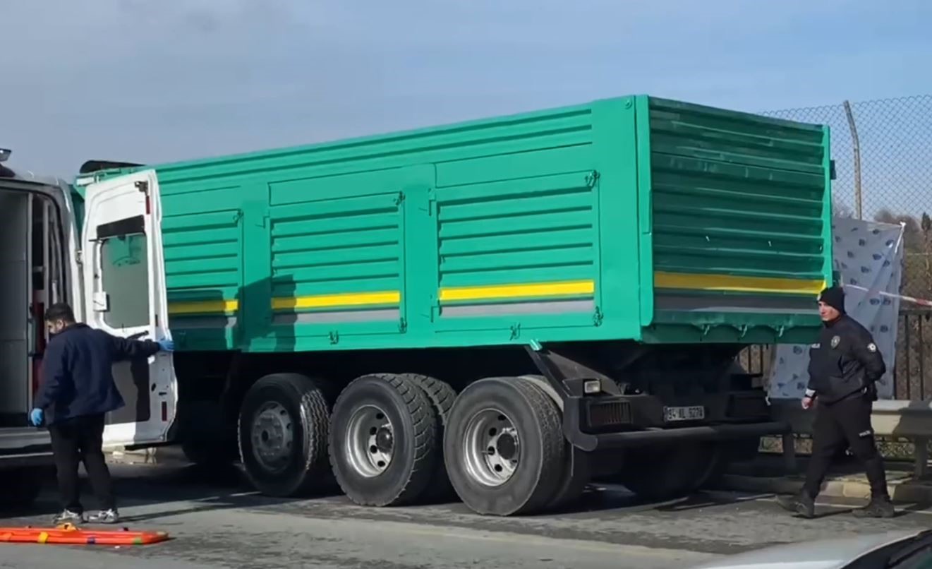 Arıza yapan kamyonu tamir ederken kabinin altında kalarak can verdi
