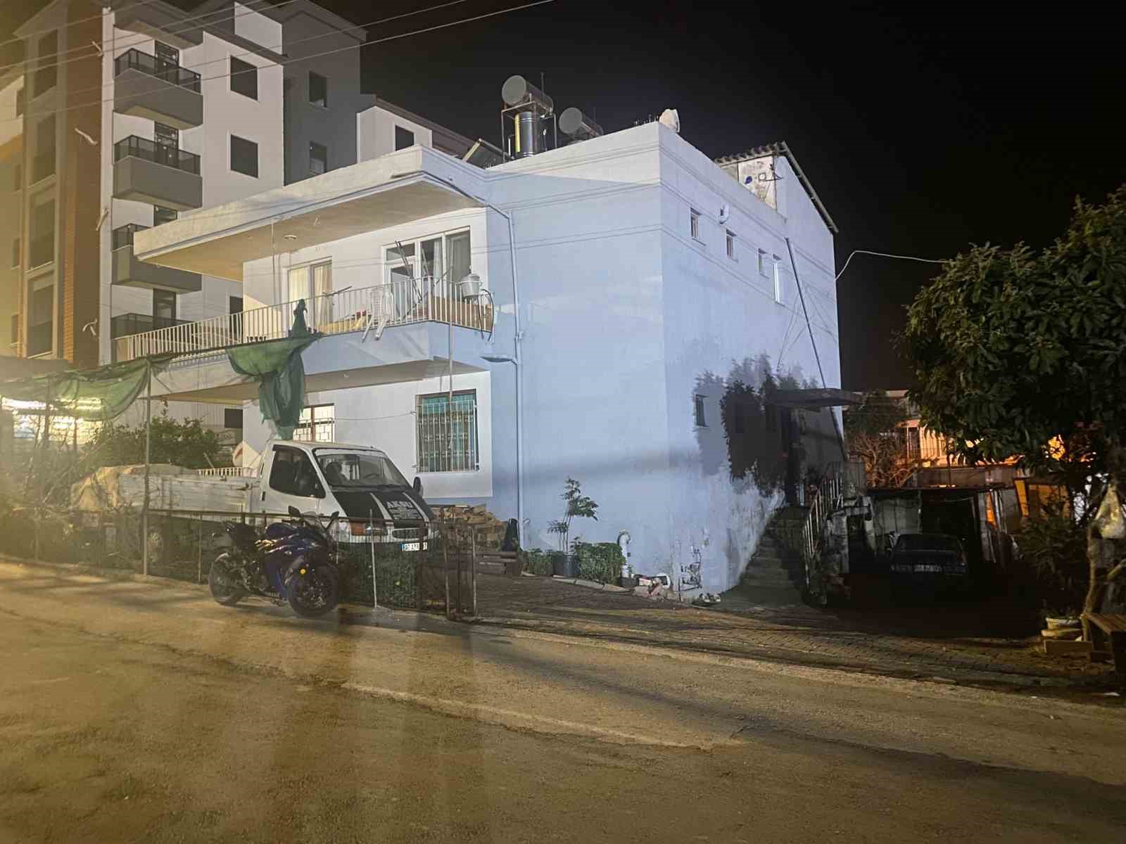 Arkadaşına selam vermek için bastığı kornadan ses çıkmayınca çalındığını fark etti
Arkadaşına selam vermek için bastığı kornadan ses çıkmayınca çalındığını fark etti