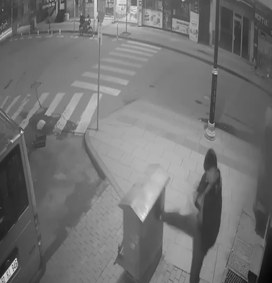 Arkadaşına sinirlendi, hırsını elektrik panosuna saldırarak aldı
