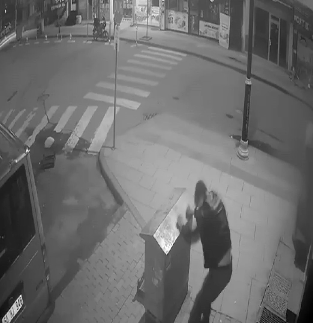 Arkadaşına sinirlendi, hırsını elektrik panosuna saldırarak aldı
